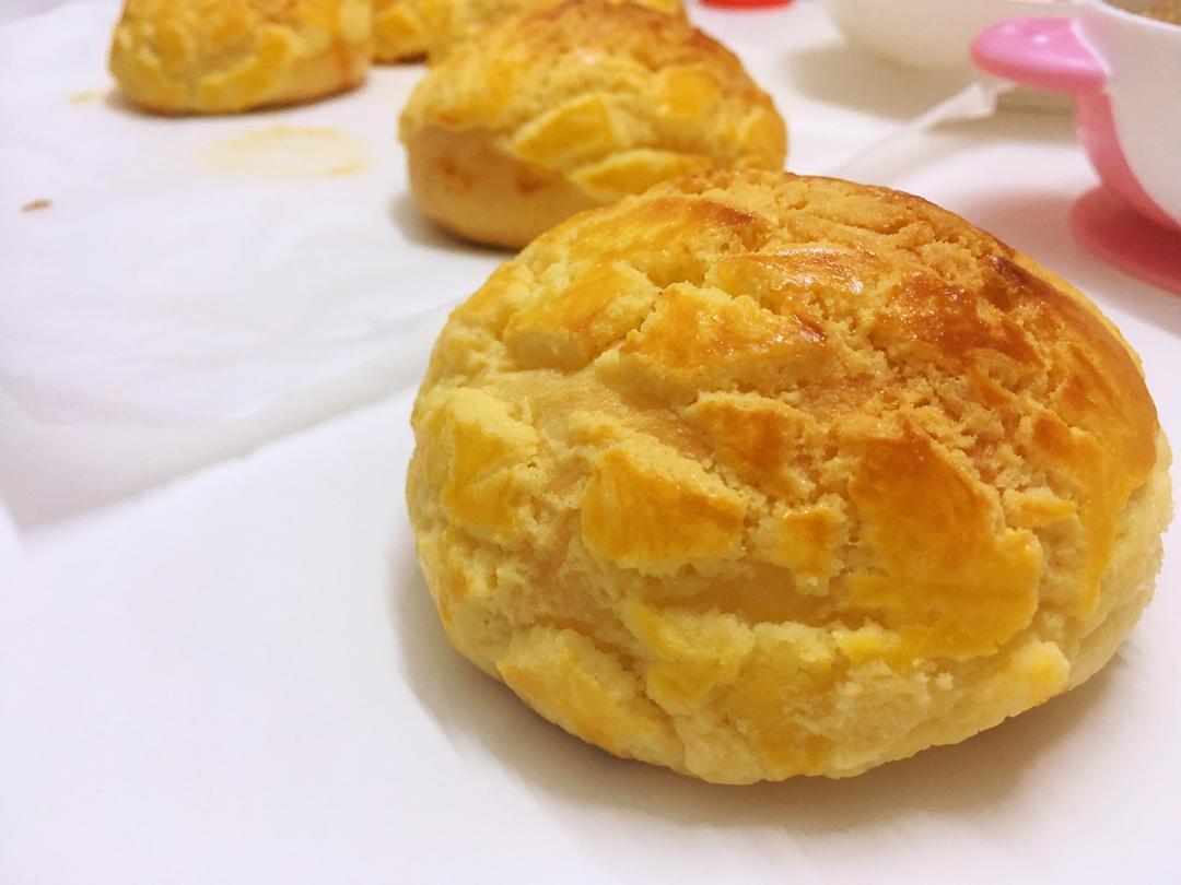 好吃到炸裂的港式菠萝包（附带制作酥皮的小视频）