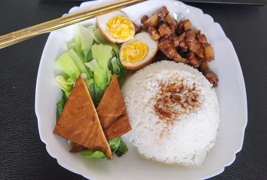 洋葱酥卤肉饭