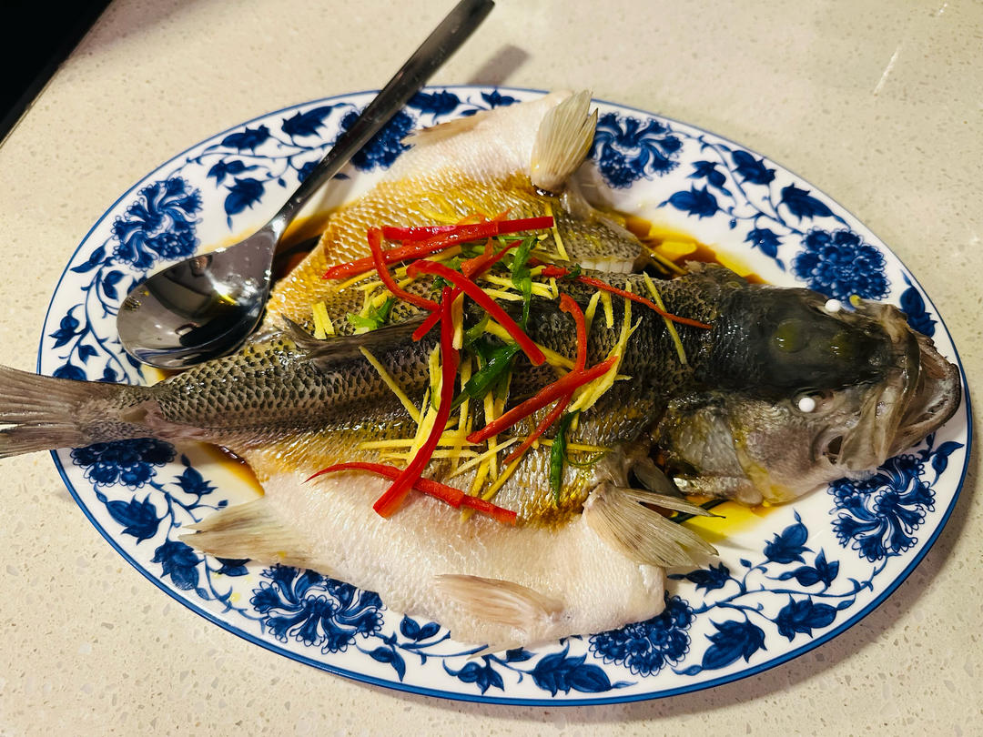 10分钟做 清蒸鲈鱼 （附切鱼图解）