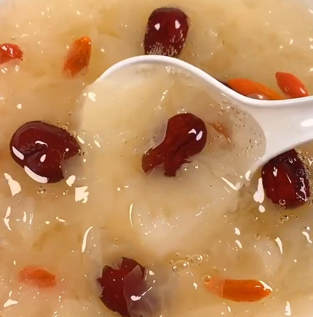 护肝养颜护肤苗方银耳红枣羹