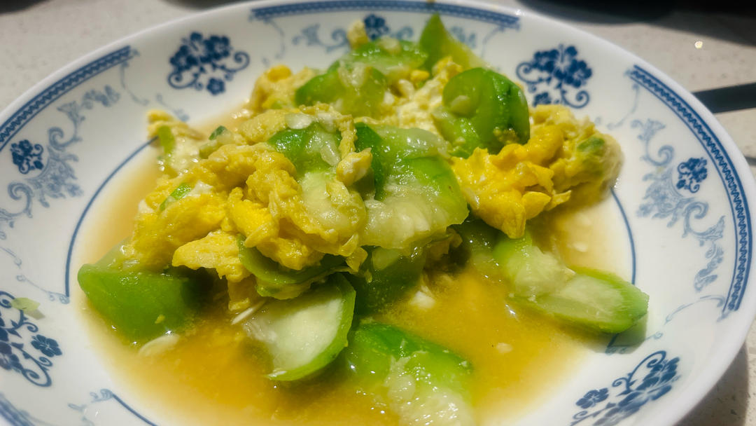 鲜香美味！好吃到舔盘的丝瓜炒鸡蛋