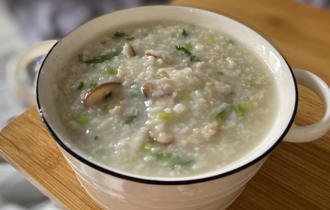 堪比肯德基的香菇鸡肉粥（暖暖的有幸福的味道）