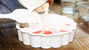 牛奶西瓜果冻的做法 步骤9