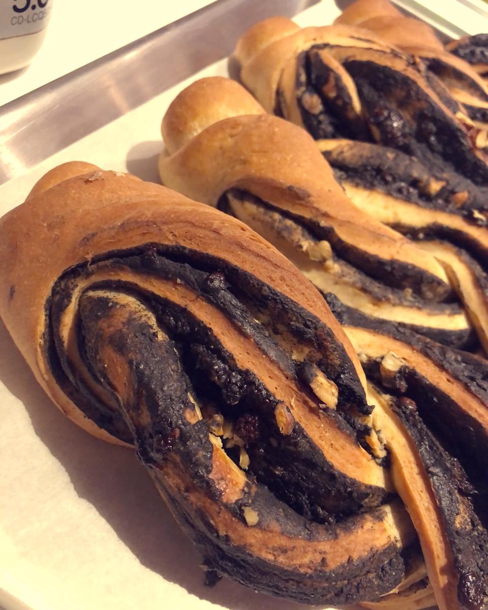 黑糖芝麻酱辫子面包