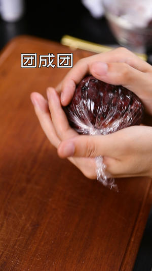 紫糯米饭团—出游必备简餐的做法 步骤7