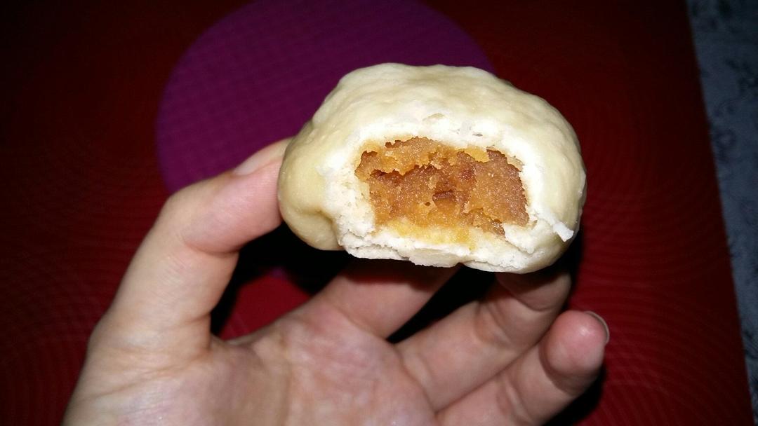莲蓉包子😊剩月饼版的做法