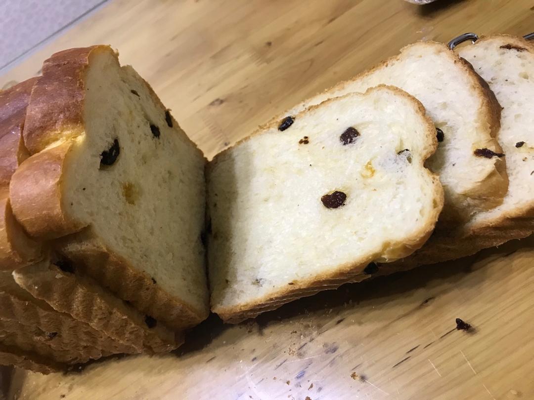 我最近每天做一个的葡萄干吐司，真的超松软好吃！
