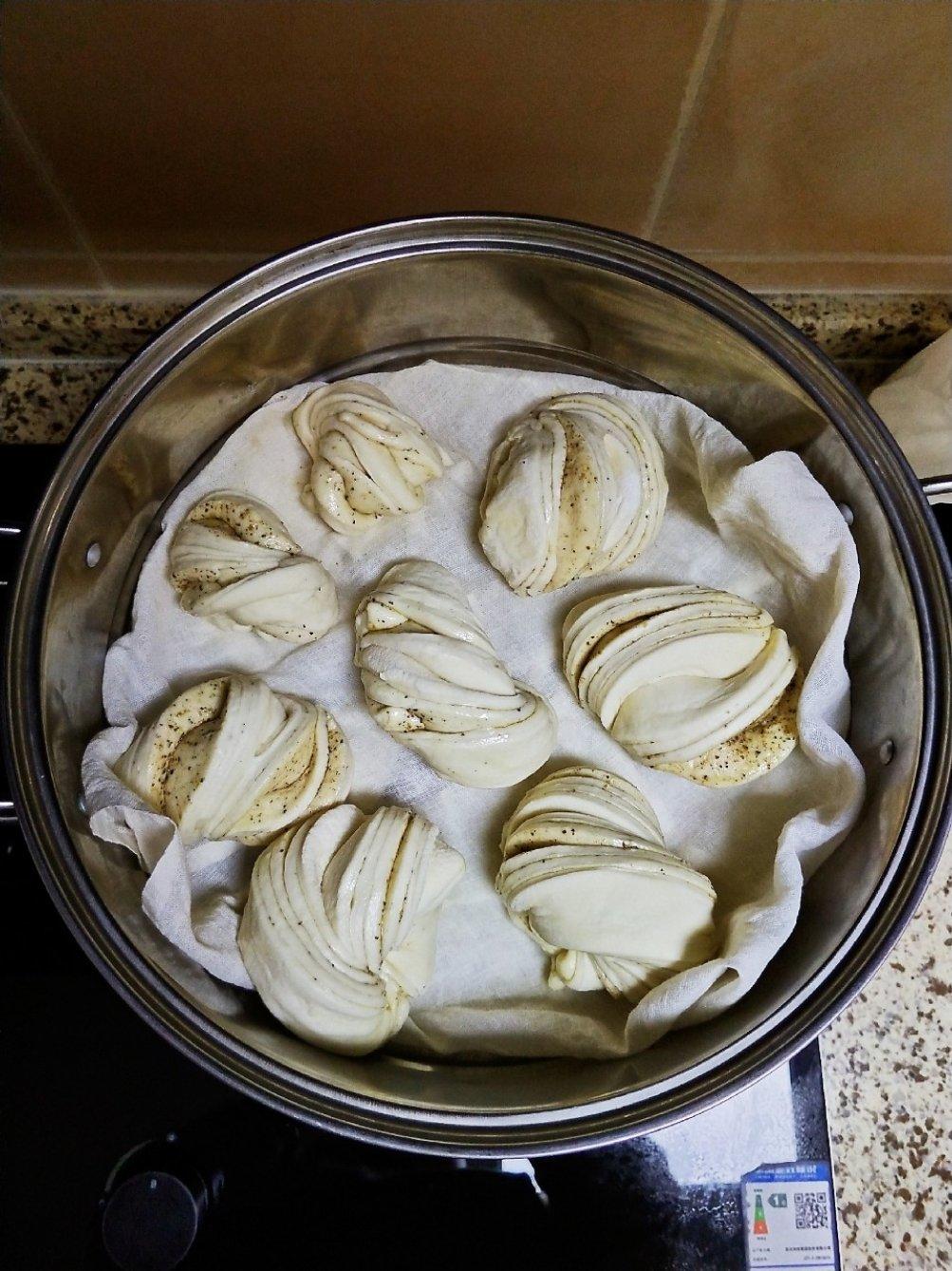 家常椒盐花卷(小视频)