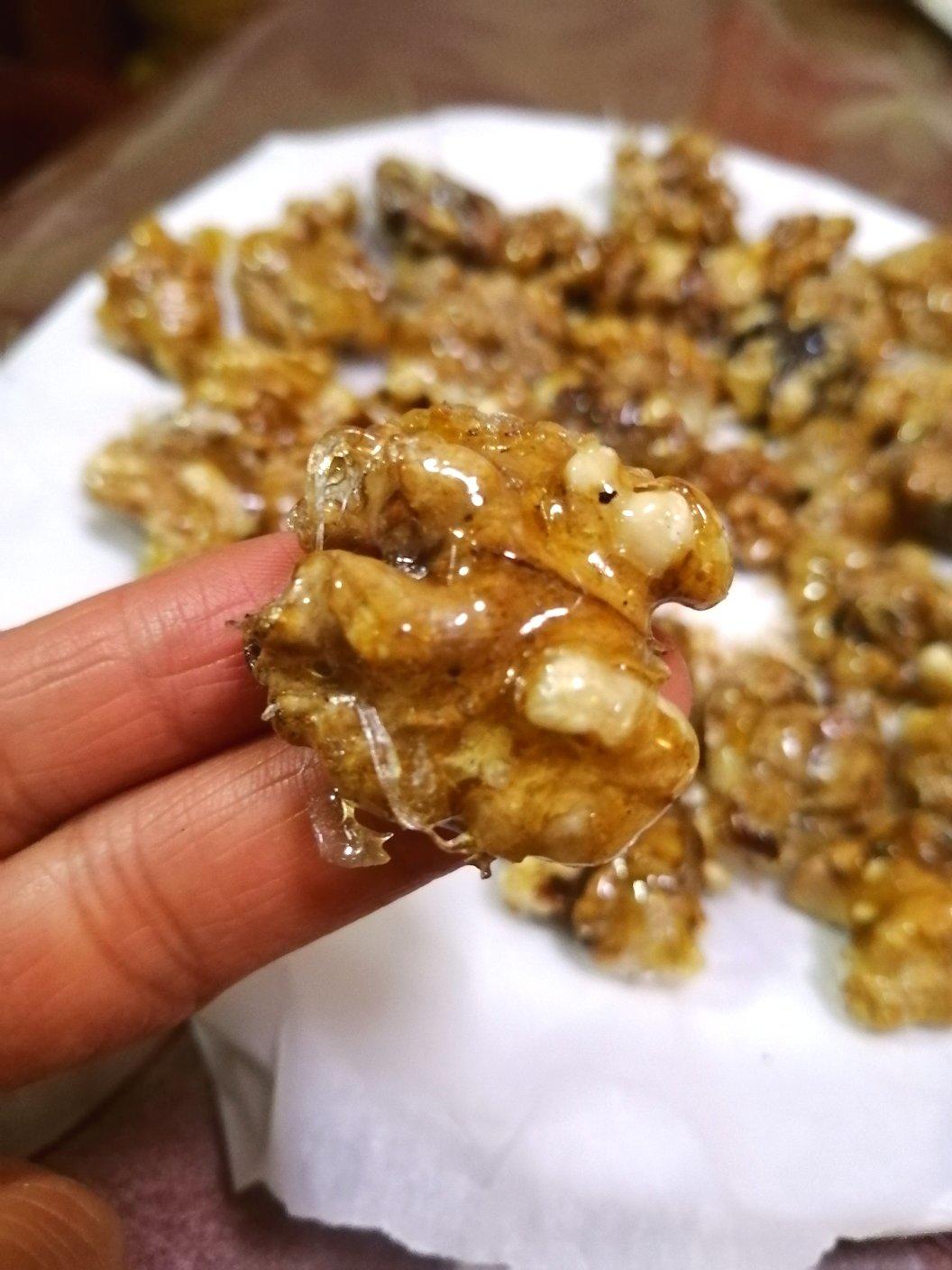琥珀核桃仁，家庭熬糖小窍门，不翻砂不糊锅，不化不粘牙