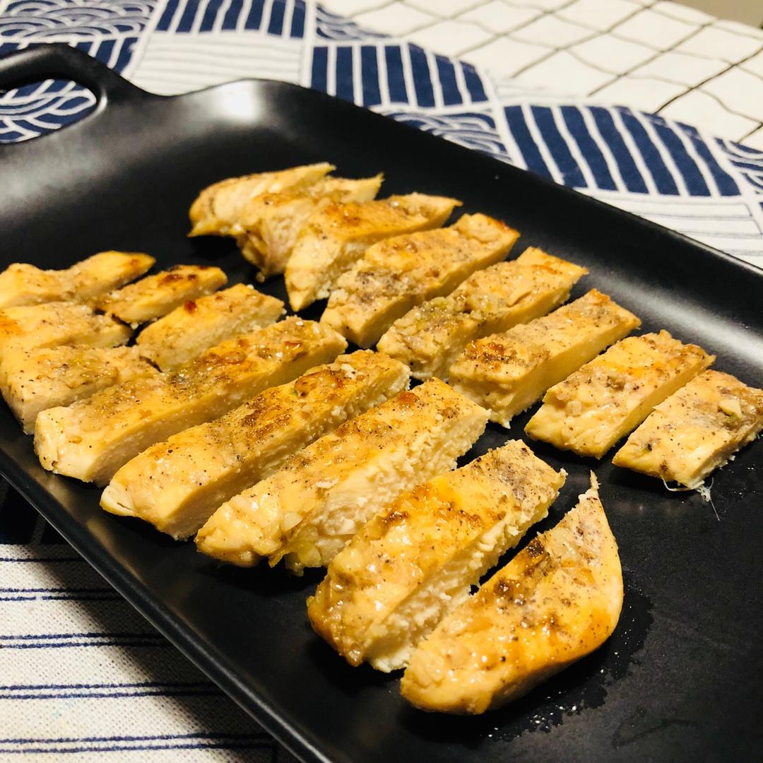 酷炫屌炸天好吃的煎鸡胸肉（香蒜蜂蜜煎鸡胸肉）