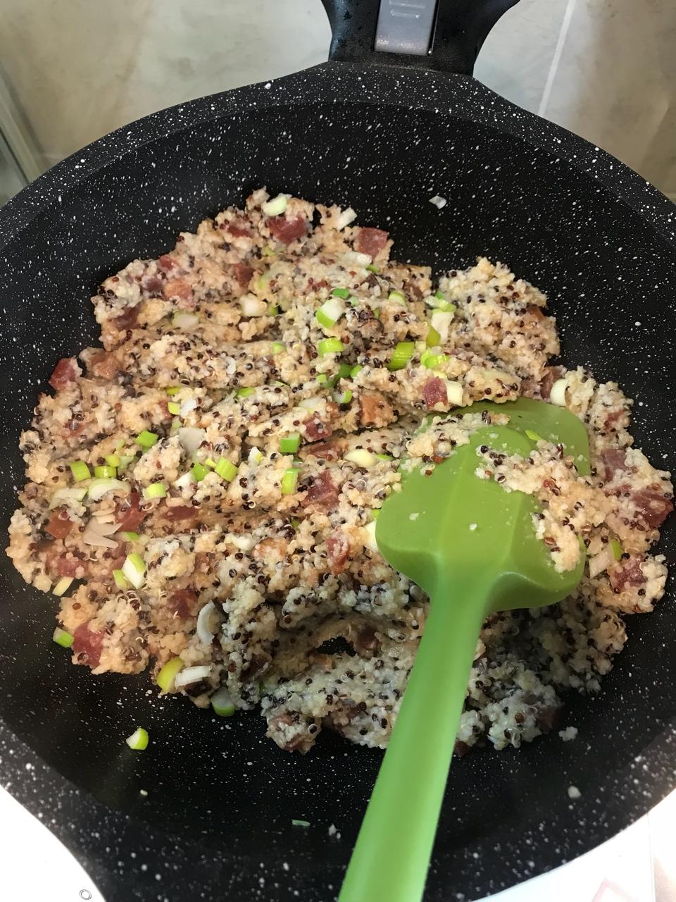 香菇腊肠藜麦饭