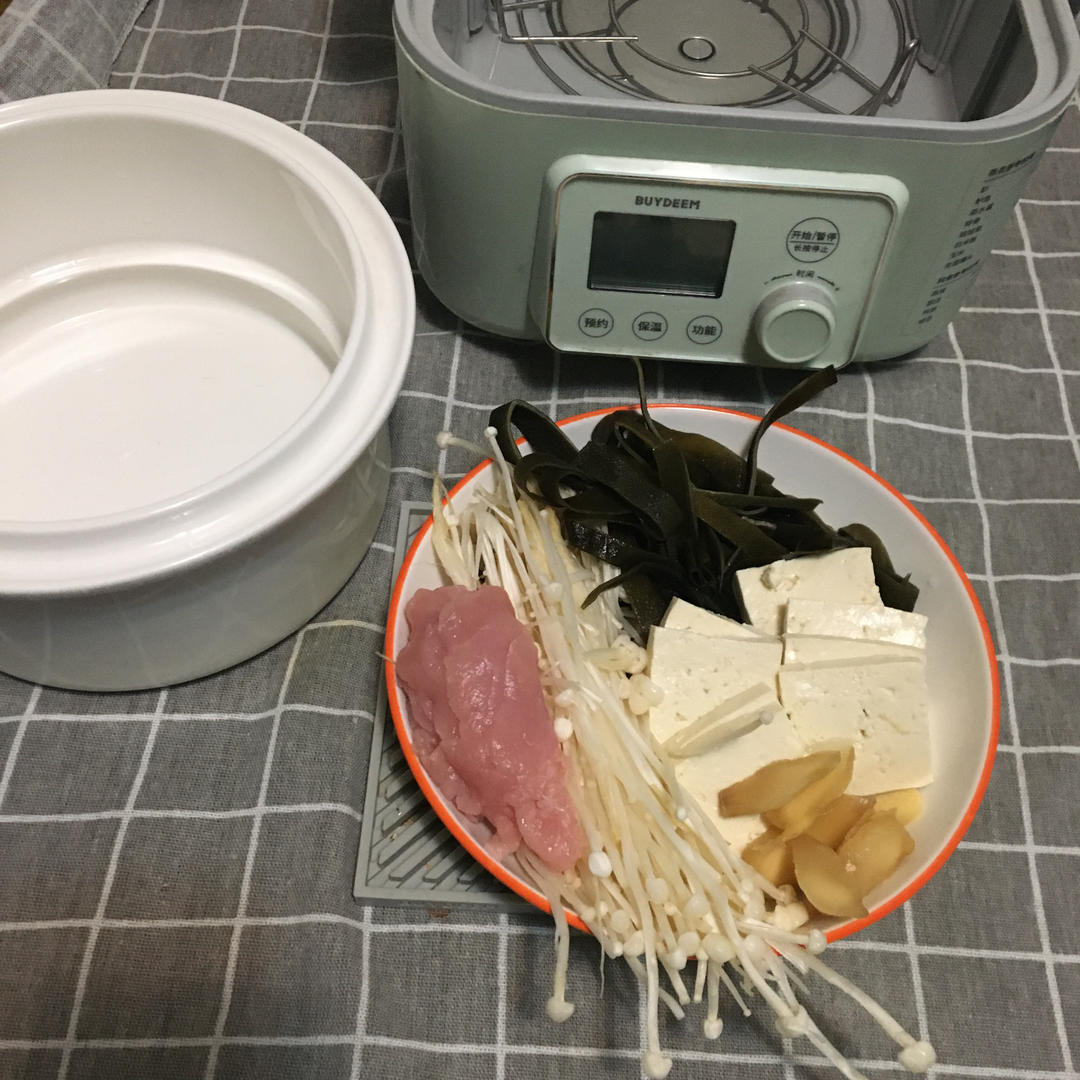 海带豆腐金针菇瘦肉汤+小米蒸肉丸+菠菜蛋羹【4月北鼎蒸炖锅食谱】