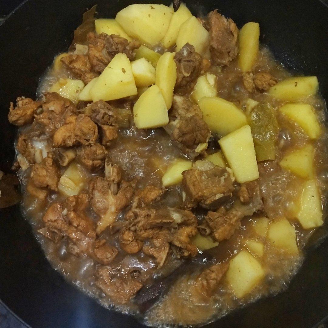 土豆炖排骨
