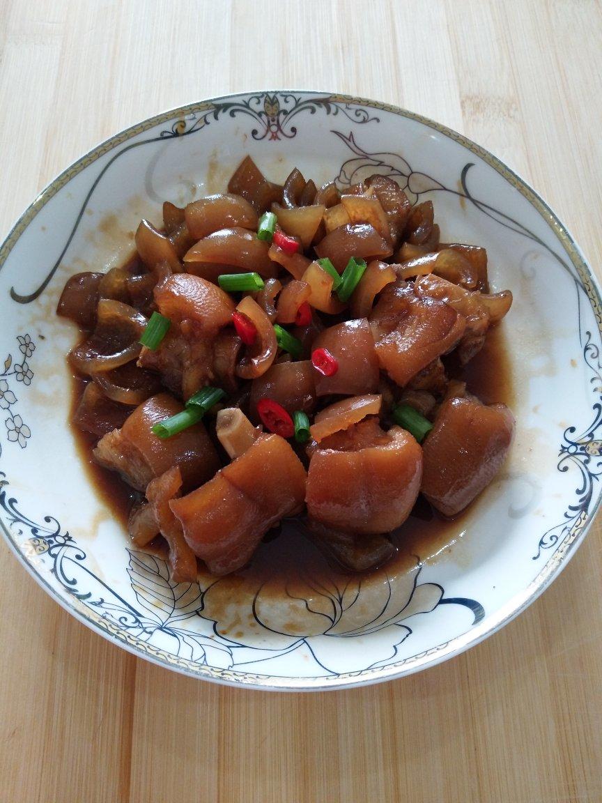 美味的家常菜：红烧猪蹄