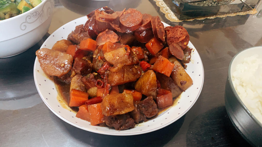 简单调料成就原汁原味的土豆炖牛肉