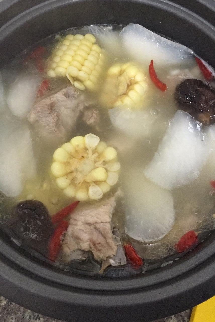 排骨玉米白萝卜汤