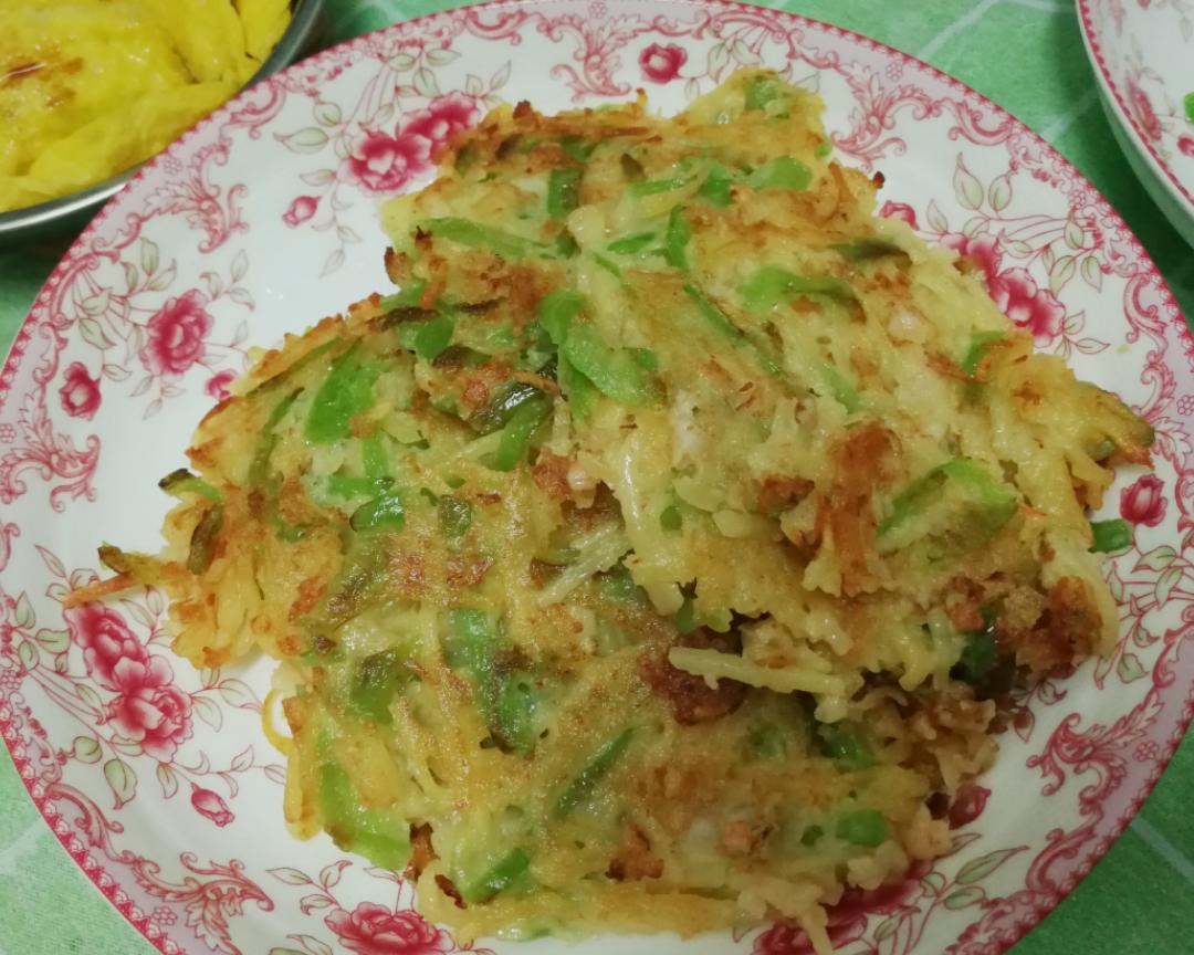 土豆虾仁饼的做法