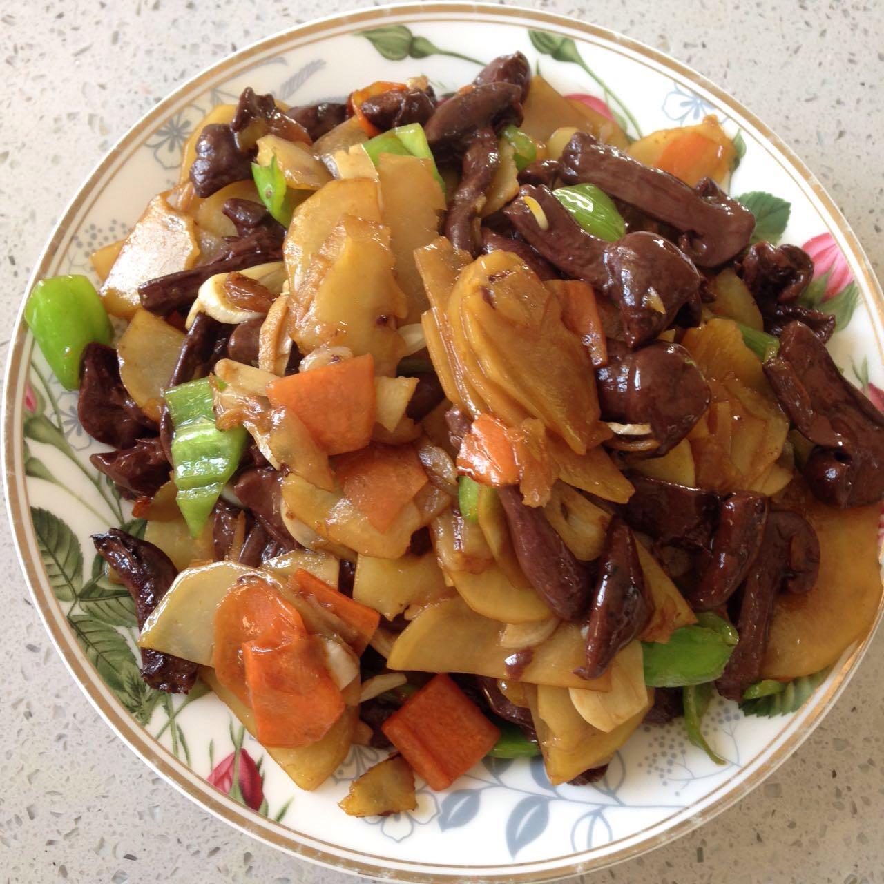 宇悦_apit做的红蘑炒土豆片