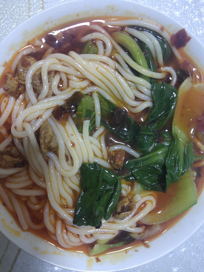 小荷花妮做的适合懒人的肉酱米粉