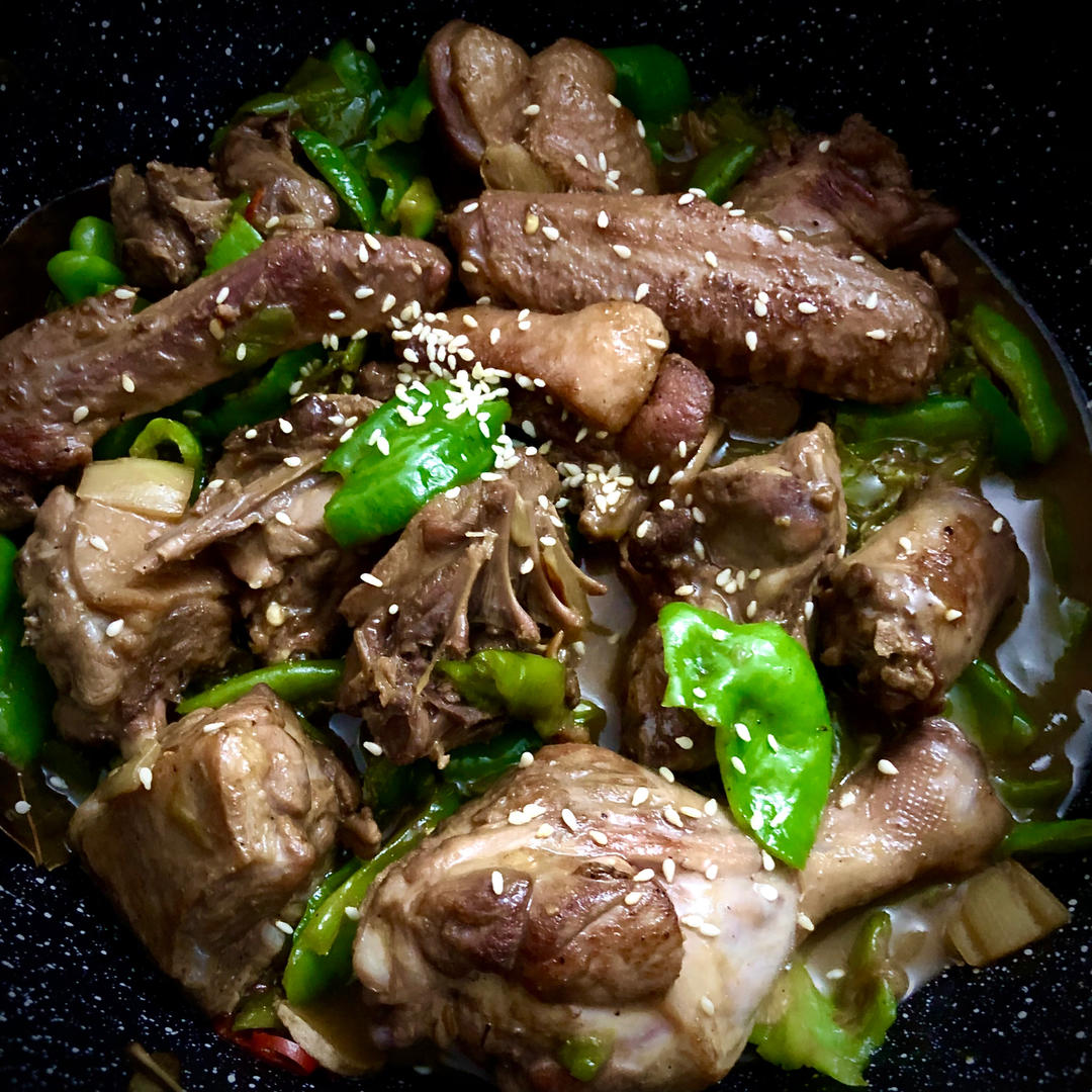 传统正宗的啤酒鸭配方和做法，鲜嫩香浓，只需炒千万不要焯水