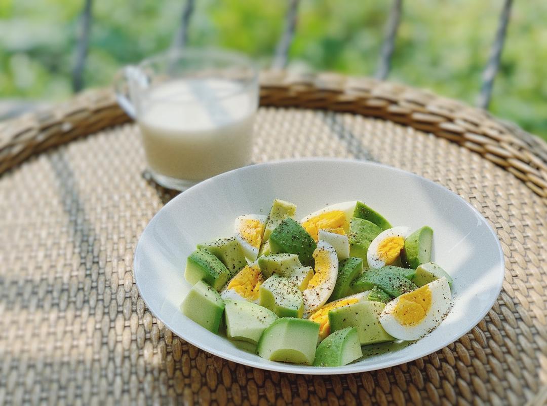 早餐之牛油果鸡蛋沙拉