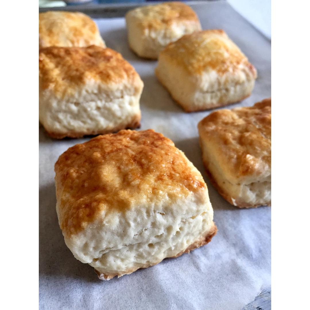 【视频】3分钟 奶油司康Scone(可能是世界上最快手的司康) 消耗淡奶油～