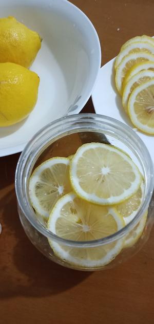 大家都爱的🍋柠檬蜂蜜水🍋，怎么喝是关键的做法 步骤3