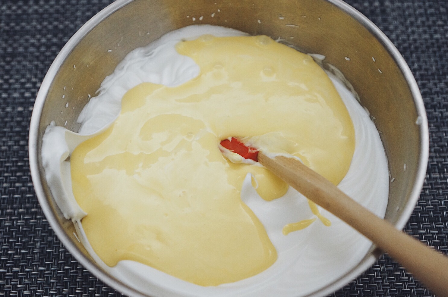 不会抹奶油也可以做的草莓方蛋糕！的做法 步骤9