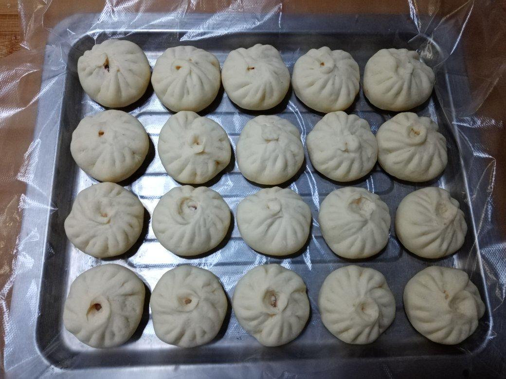 松软多汁的肉包子