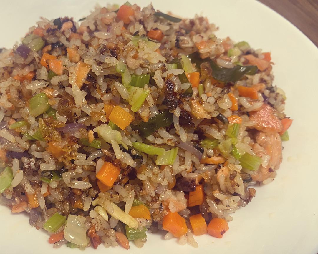 不放油的三文鱼（骨）炒饭