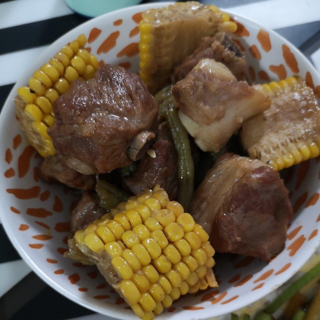 排骨炖豆角玉米