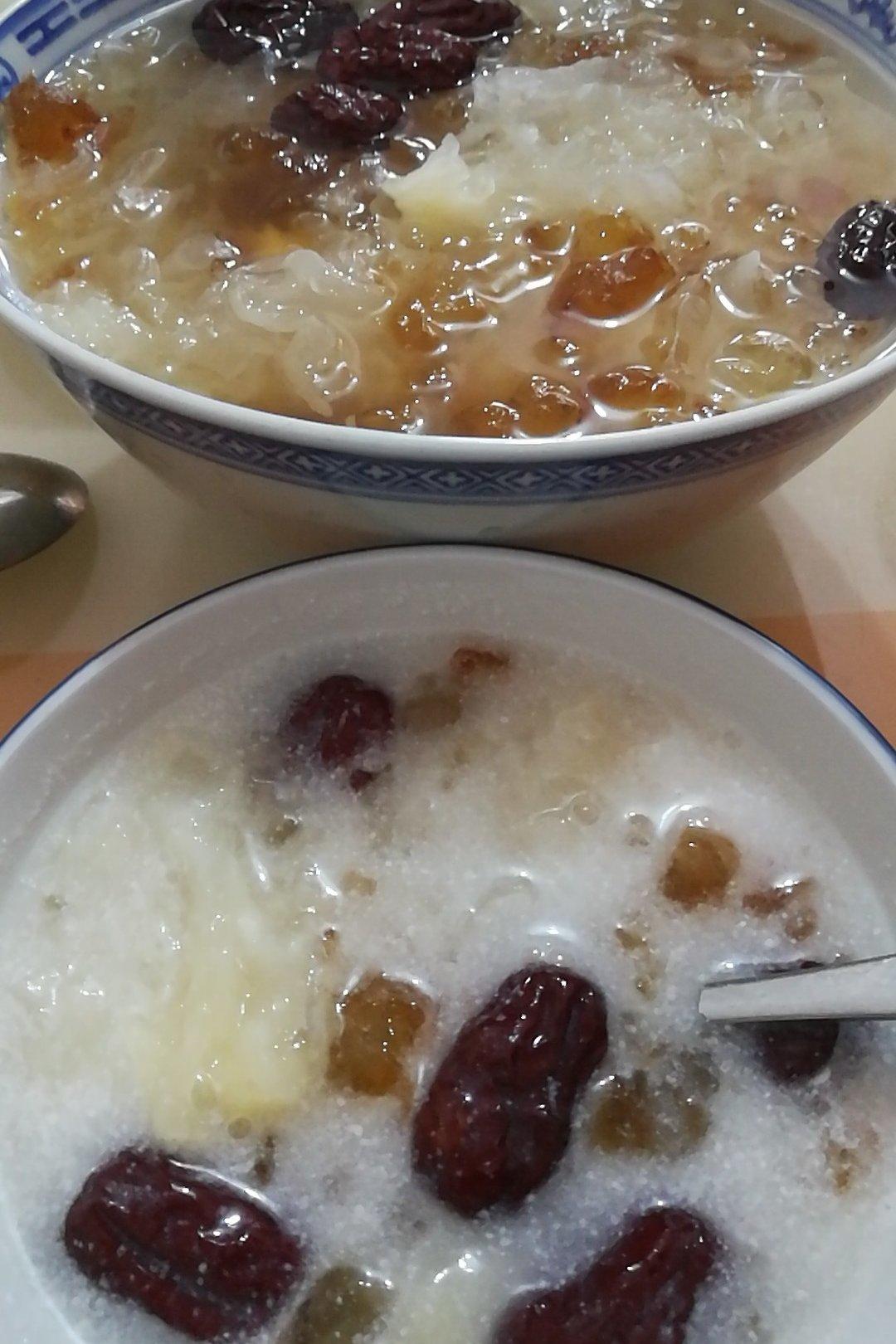 桃胶银耳红枣羹