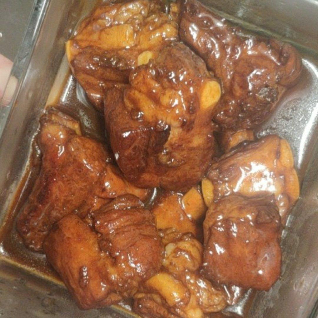 红烧排骨      作为排骨，它是相当认真的哦😎😎😎