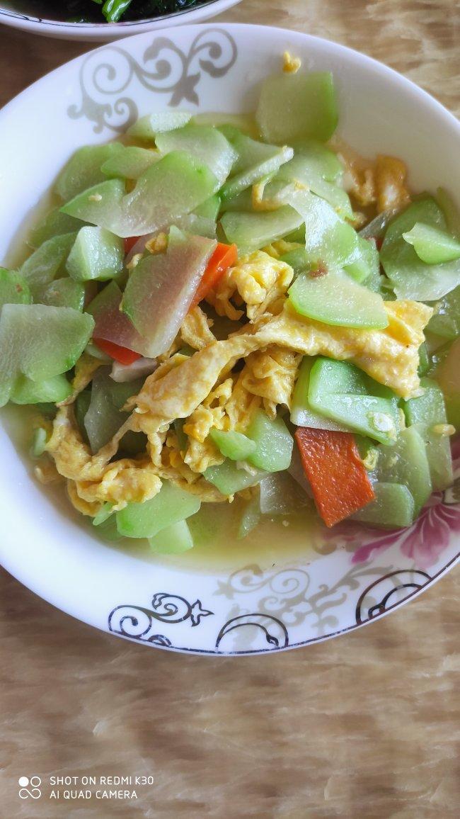 就像有句话所说：成年人的世界里，从来就没有“容易”二字。很多时候，你只能单枪匹马，直面生活的兵荒马乱。