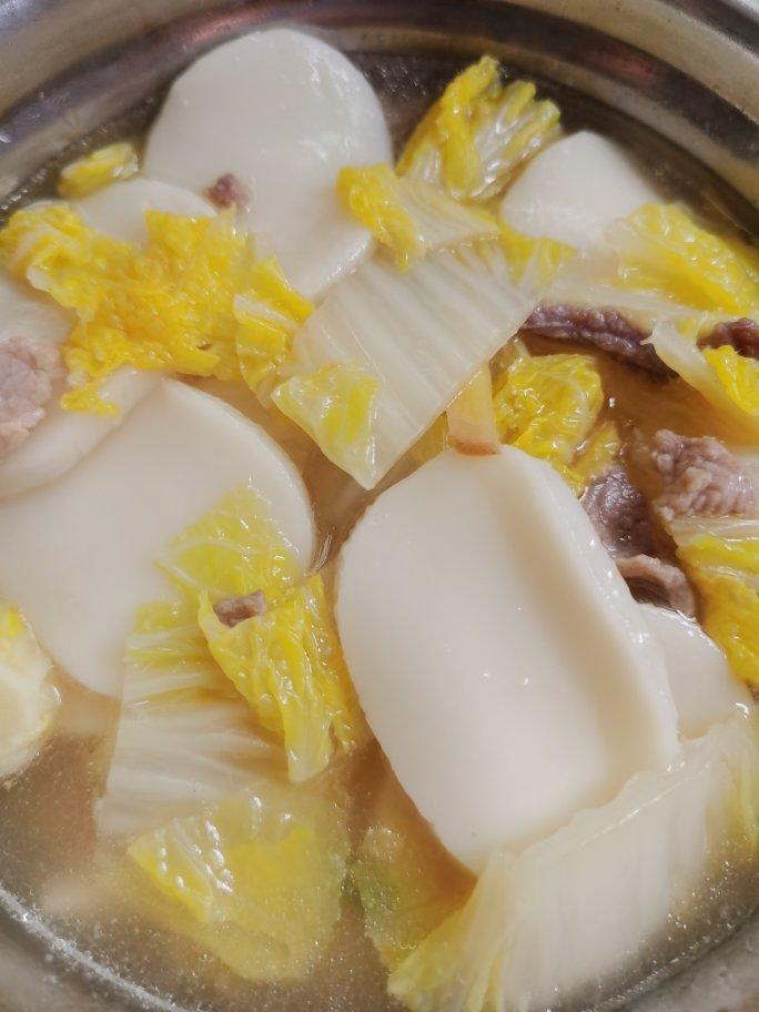 散场拥抱-6做的【白菜肉丝年糕汤】