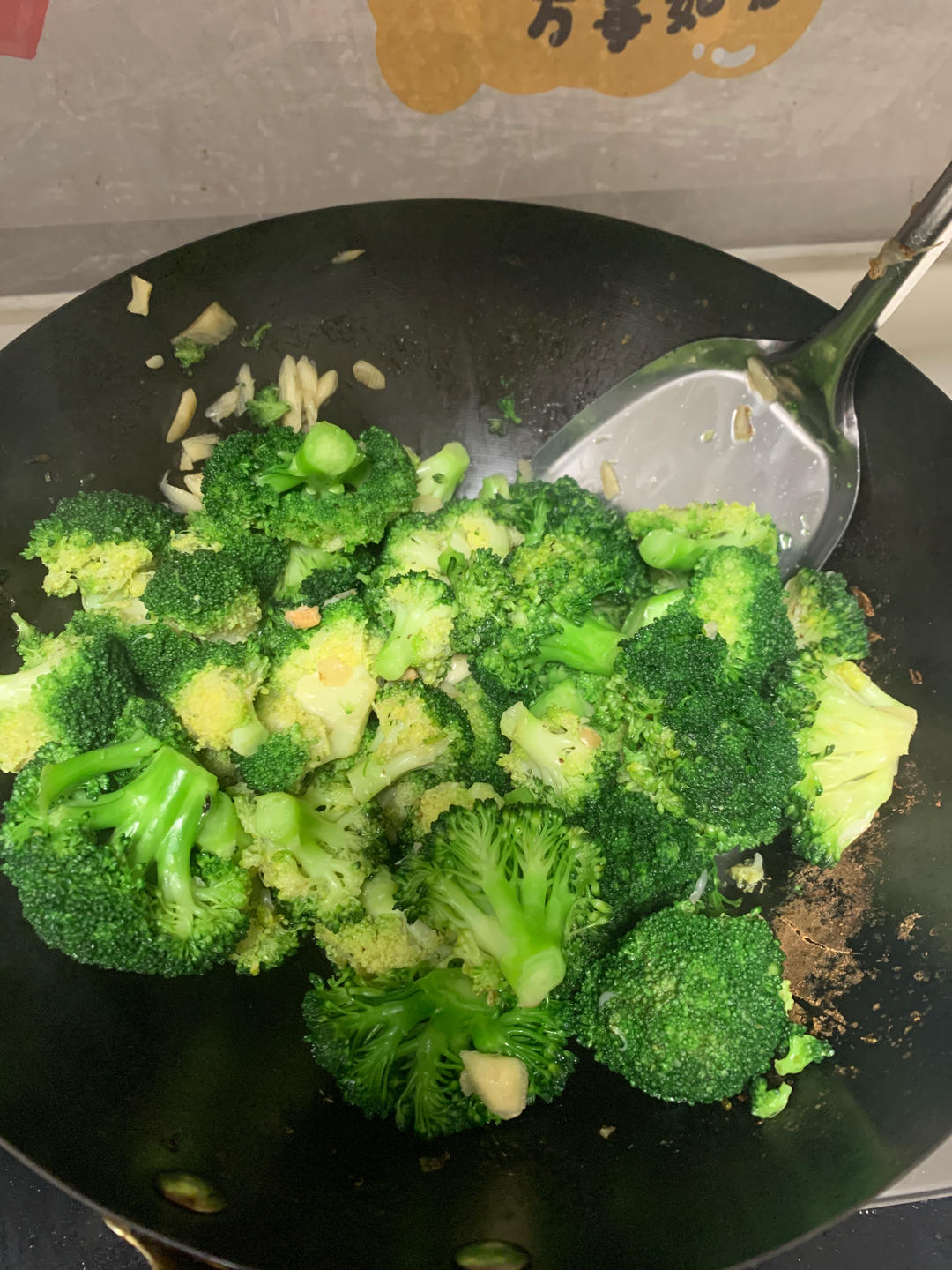 好吃到爆的耗油蒜蓉西兰花(从不修图，喜欢请关注)