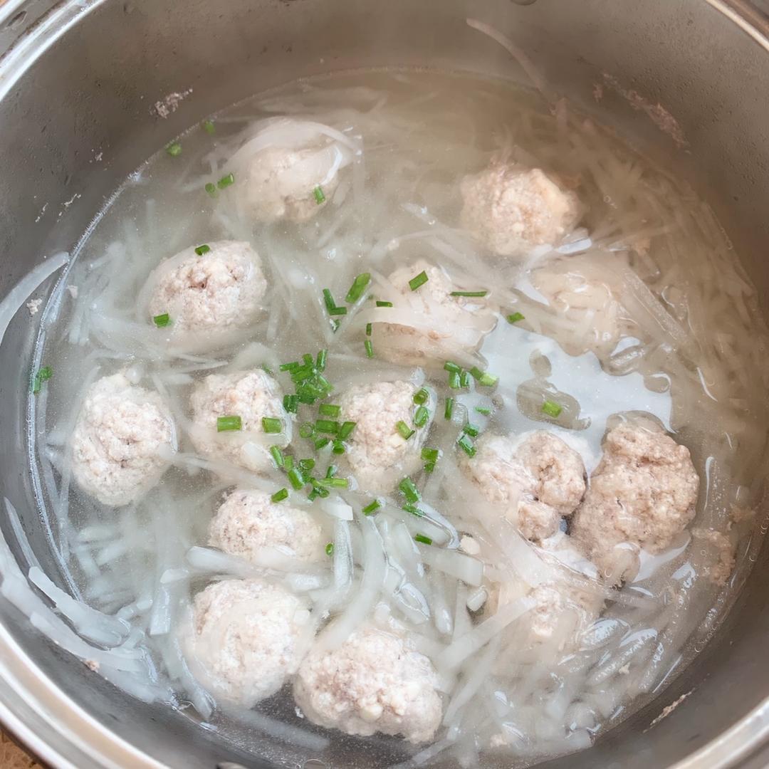 【10分钟系列】白萝卜豆腐圆子汤