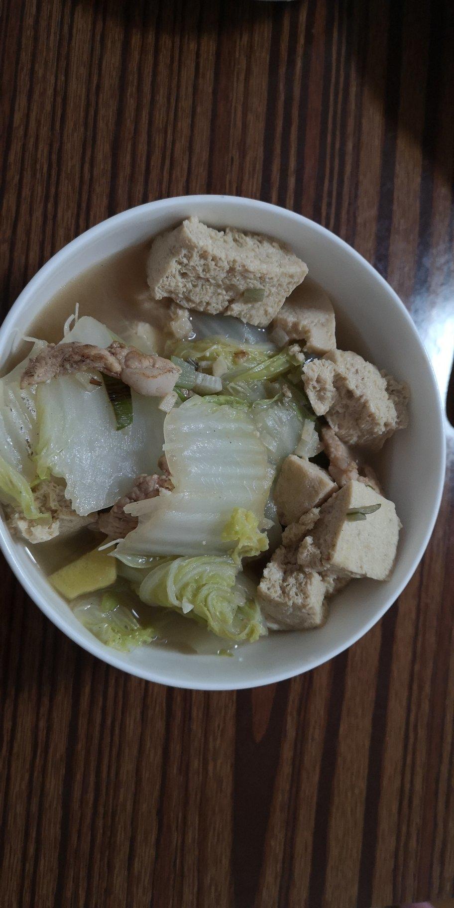 简单下饭的白菜炖冻豆腐