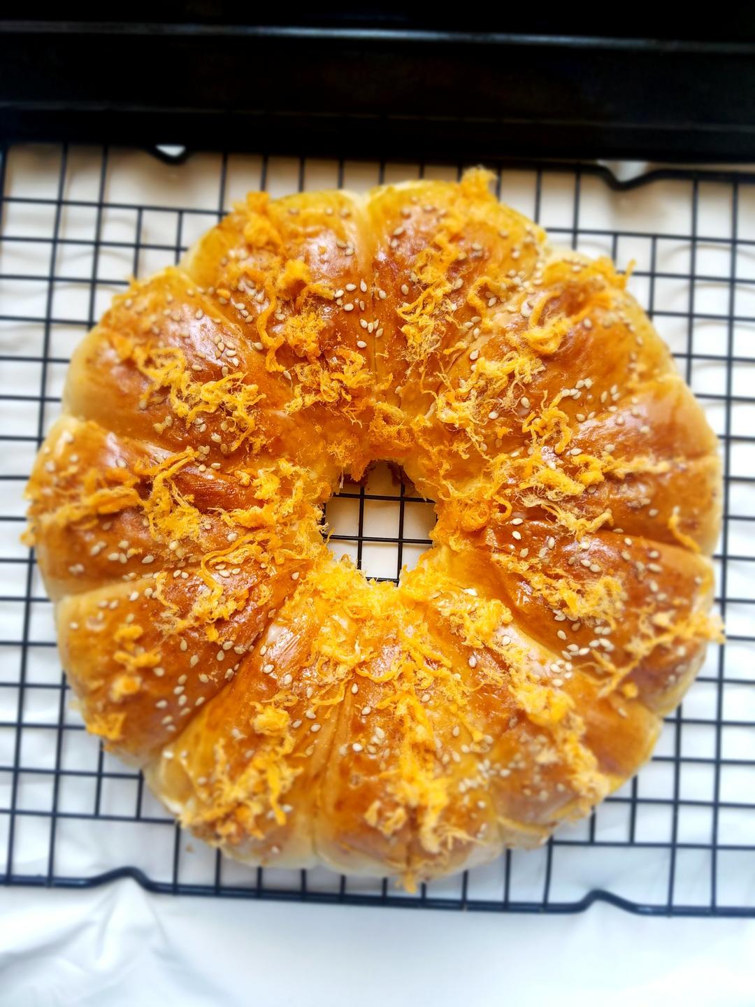 肉松奶酪花环面包