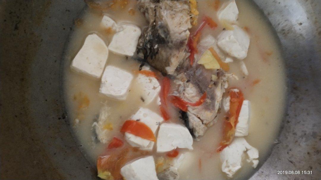 番茄鱼头豆腐汤