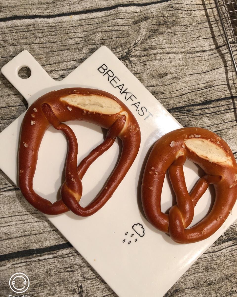 哈喽~面包你好！巴伐利亚碱水面包