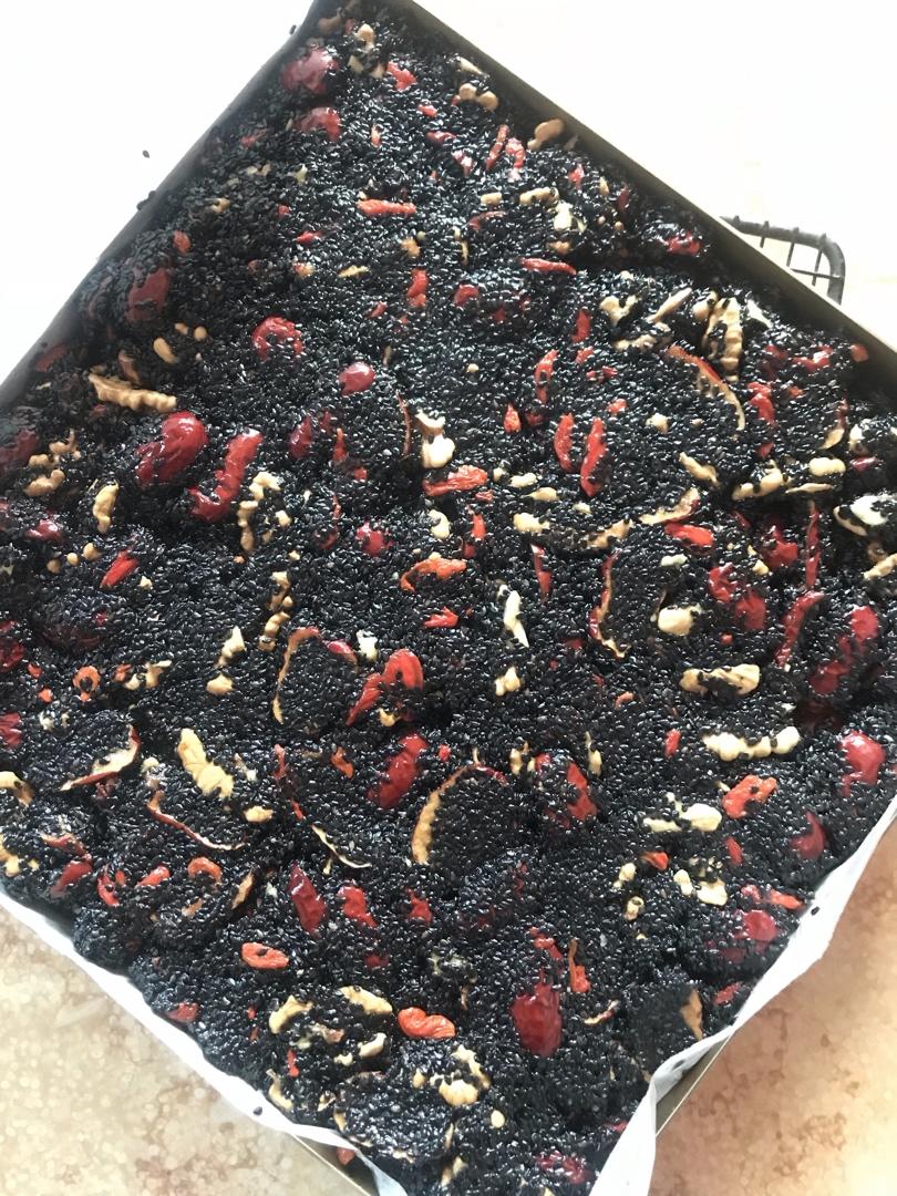 芝麻核桃枸杞养生糕