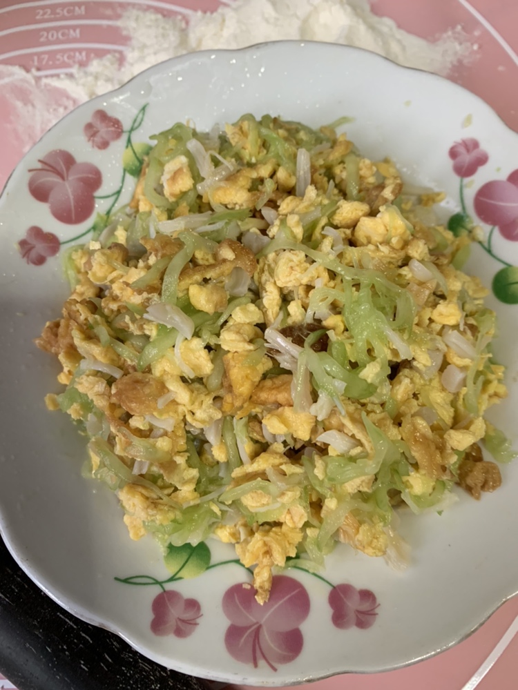 黄瓜瑶柱鸡蛋饺（无味精，只放盐，超级健康）的做法 步骤2