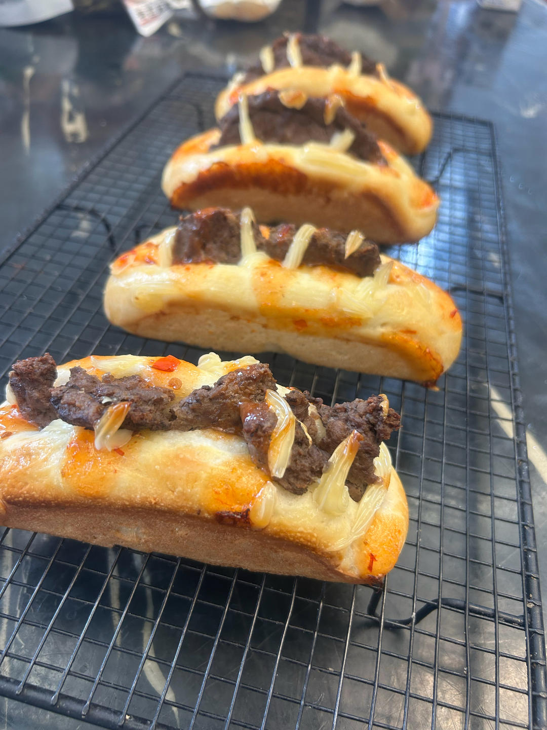 出炉就秒光！黑椒猪排面包！