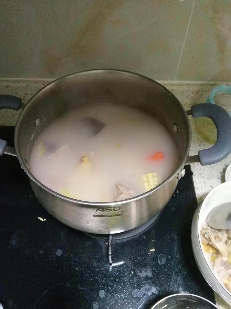 芋头排骨汤的做法