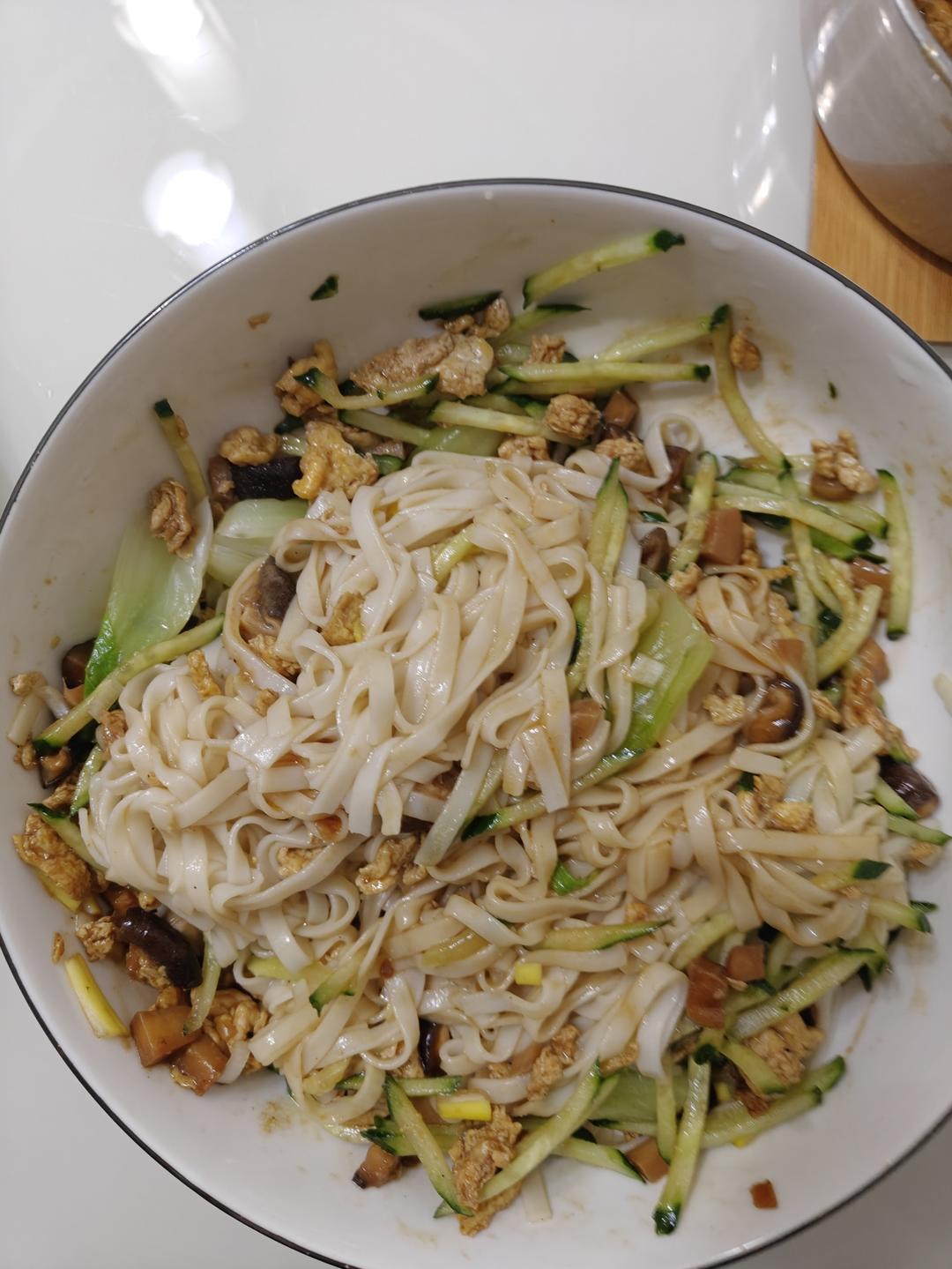 炸酱面（香菇鸡蛋酱）