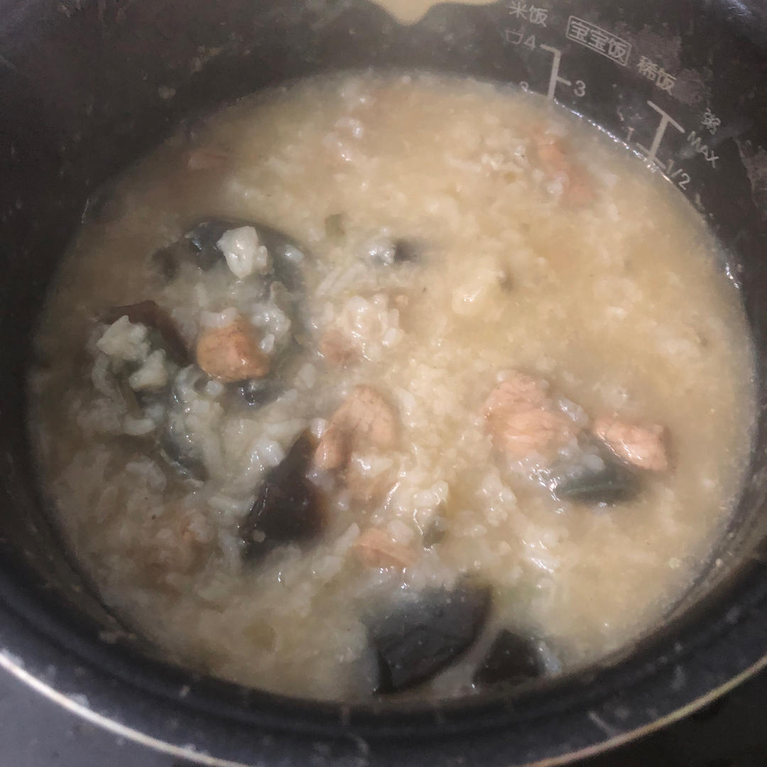 妈妈👩教我做的皮蛋瘦肉粥🥣简单快捷美味😋