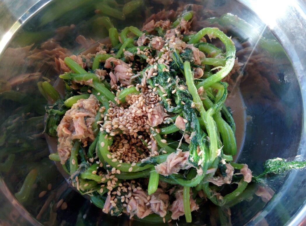 金枪鱼拌茼蒿