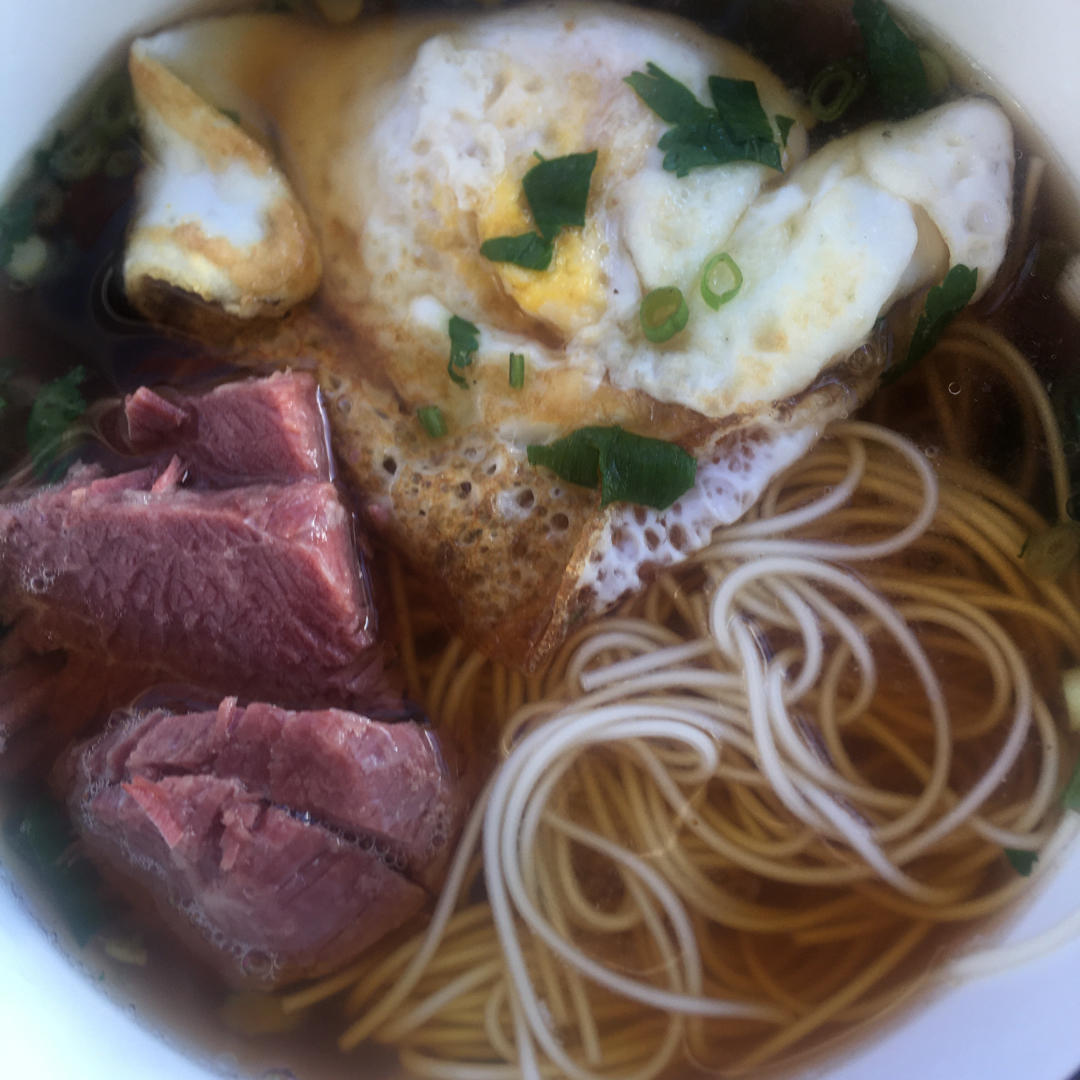 早餐来一碗清汤面，色香味俱全！