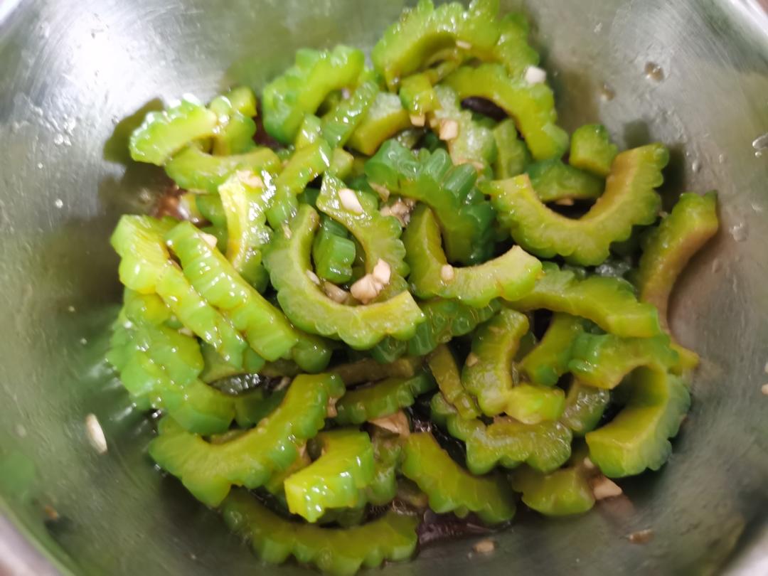 凉拌苦瓜（减脂肪，脆爽可口）